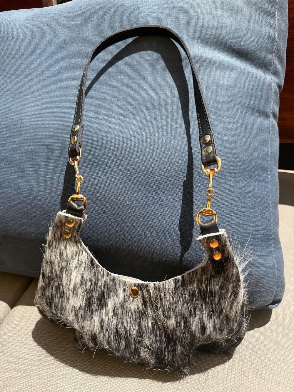 Handmade Cowhide Shoulder Bag - Picture 4 of 5